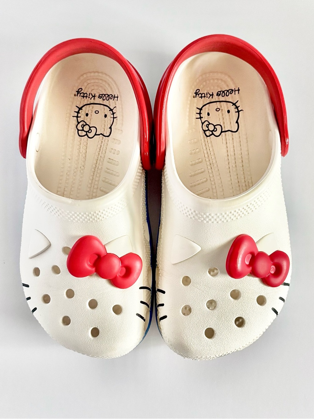 Crocs x Sanrio Hello Kitty Classic Clog Kids/Youth/Big Kids J2 Cream/Red GUC - Picture 2 of 16